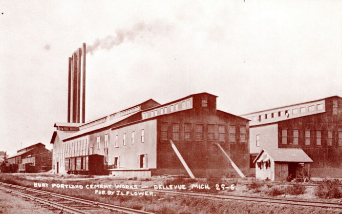 Bellevue - Vintage Postcard (newer photo)